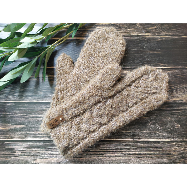 Brown-womens-knitted-alpaca-mittens-5