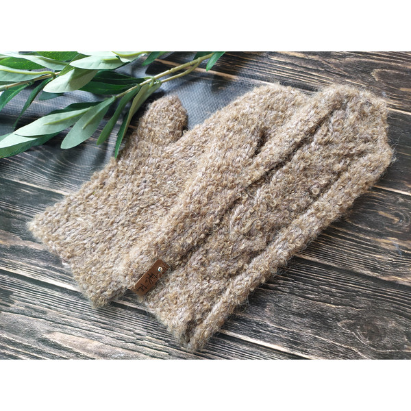 Brown-womens-knitted-alpaca-mittens-6