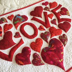 Quilted red heart table runner, Tablecloth Valentines Day, Bed topper Mothers Day, Big red heart quilt, Christmas runner