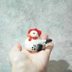 Felted chicken/Chicken ornament/Chicken toy/Chicken decorations/Rustic decor