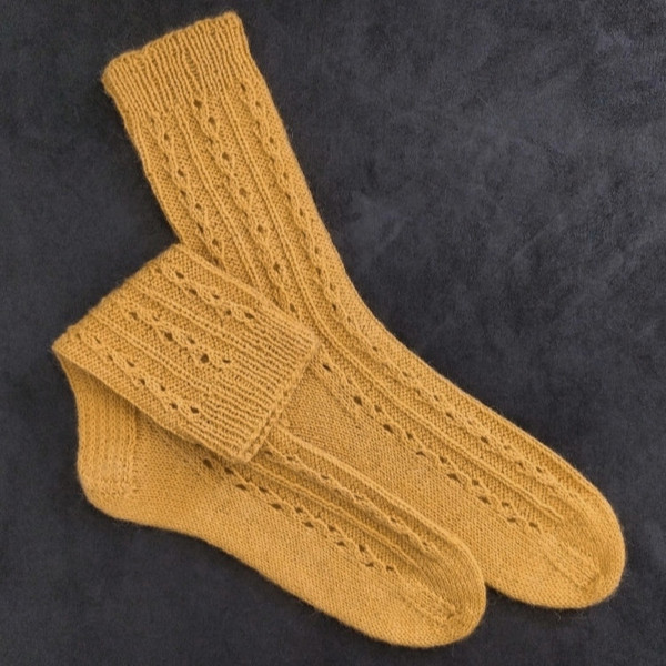 Hand-knitted-openwork-wool-winter-socks-3