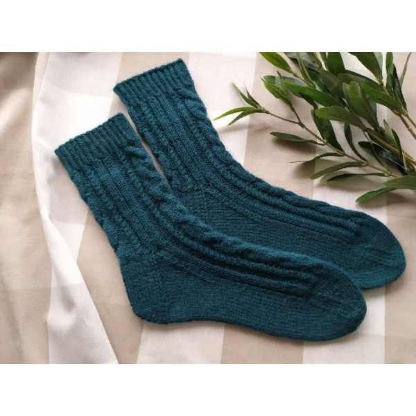 Warm-handmade-knitted-socks-2