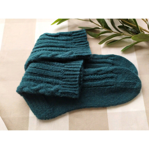 Warm-handmade-knitted-socks-3