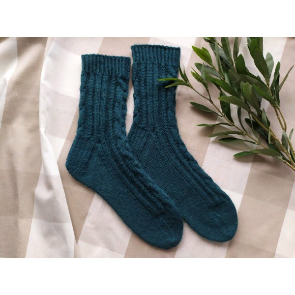 Warm-handmade-knitted-socks-4