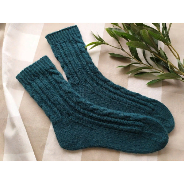 Warm-handmade-knitted-socks-5