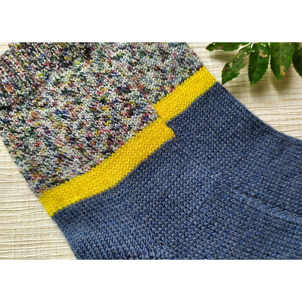 Knitted-grey-winter-socks-2