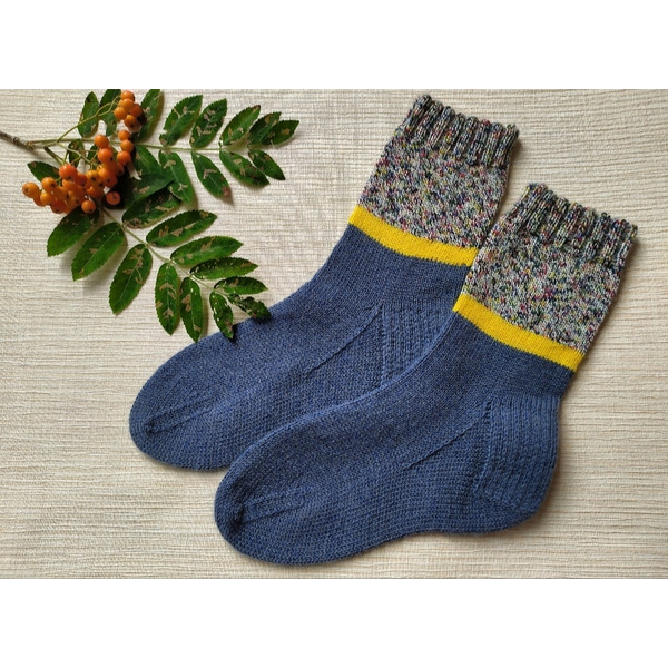 Knitted-grey-winter-socks-6