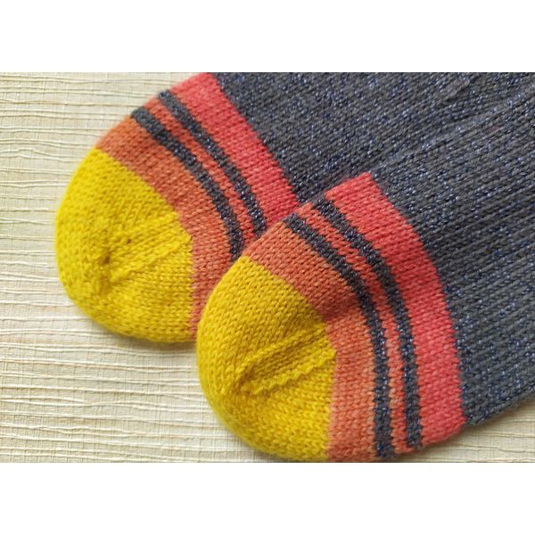 Grey-warm-cool-womens-socks-4