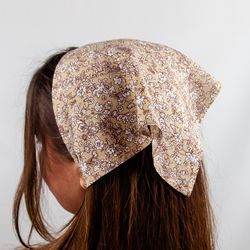 Neutral cottagecore hair bandana. Beige aesthetic ditsy floral kerchief. Lightweight triangle head scarf.