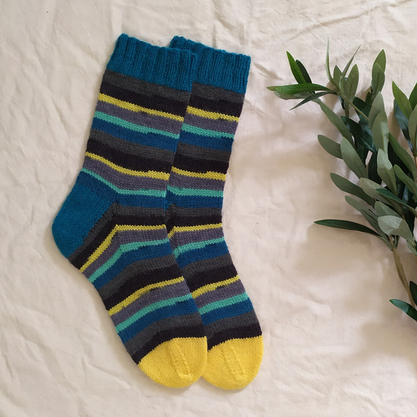 Bright-striped-handmade-knitted-socks-13