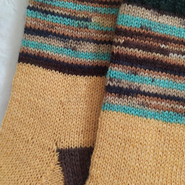 Womens-yellow-hand-knitted-socks-9