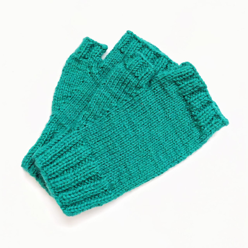 Outlander women knitted green finger gloves Green handknit  finger gloves Wool finger gloves warm  finger gloves