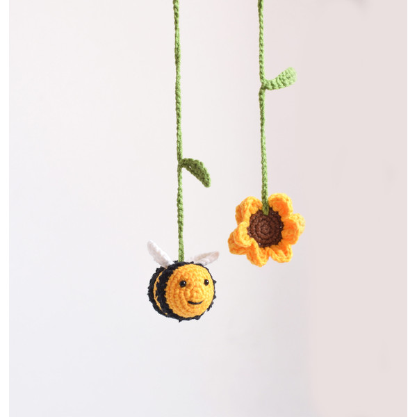 bee-sunflower-car-decor
