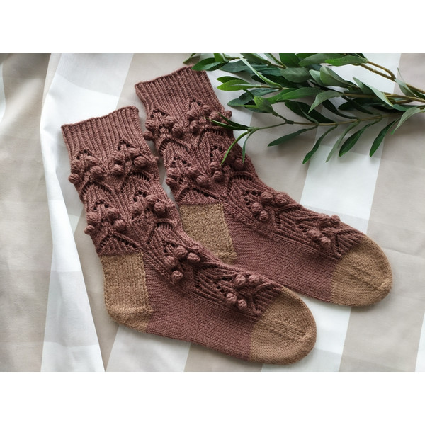 Brown-winter-womens-hand-knitted-socks-4