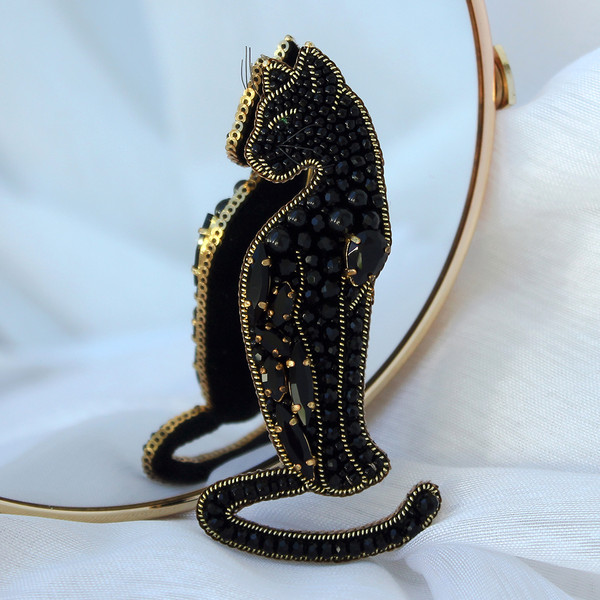 Black-cat-brooch-handmade