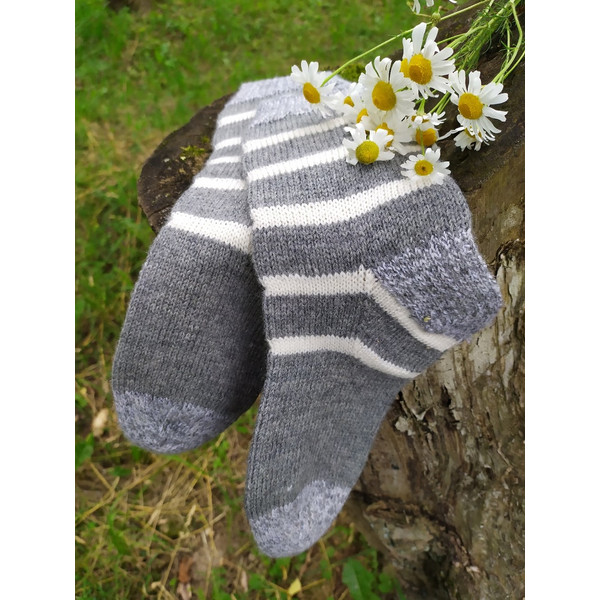 Grey-striped-woolen-womens-socks-2