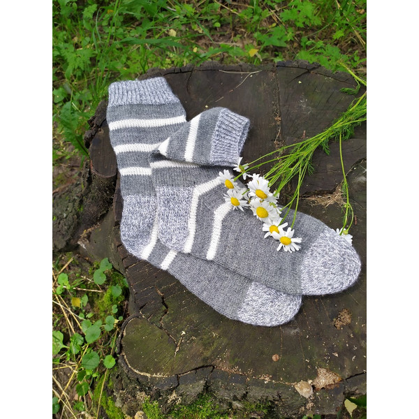 Grey-striped-woolen-womens-socks-3