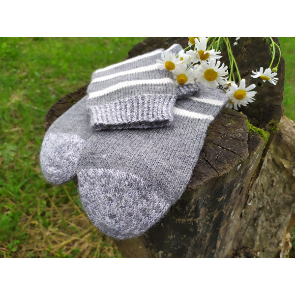 Grey-striped-woolen-womens-socks-4
