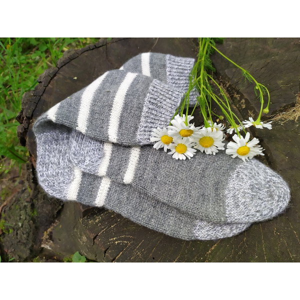 Grey-striped-woolen-womens-socks-5