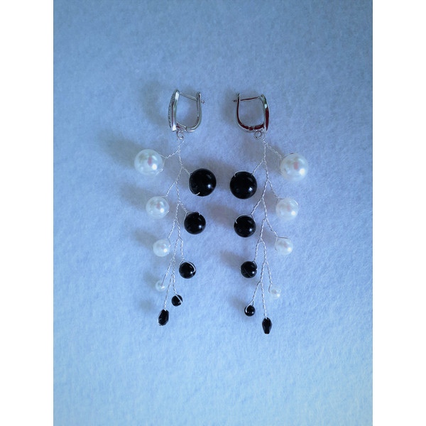 Black-white-earrings-3.jpg