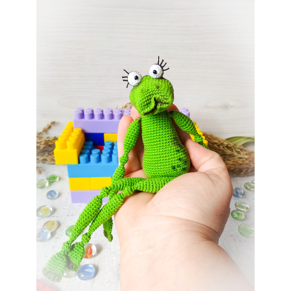 animal frog toy