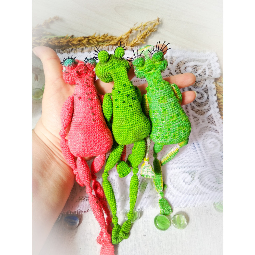 soft frog amigurumi crochet pattern