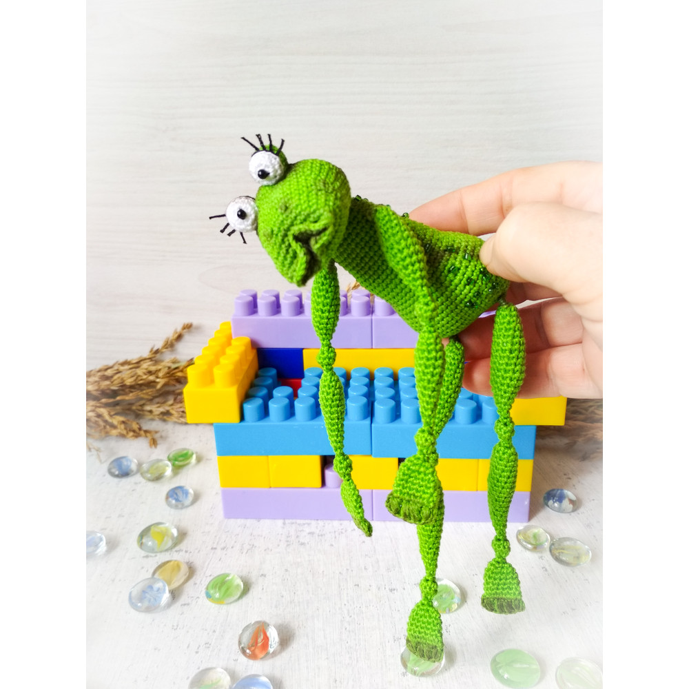 amigurumi frog plush