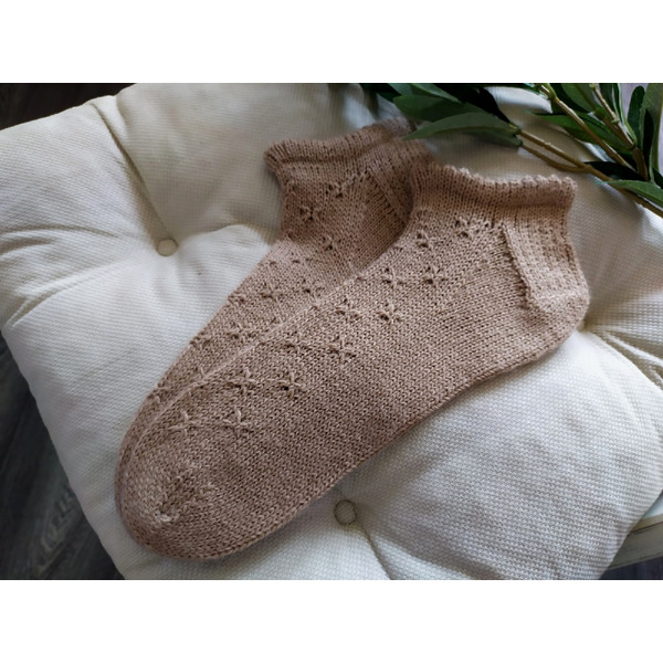 Beige-short-wool-socks-handmade-2