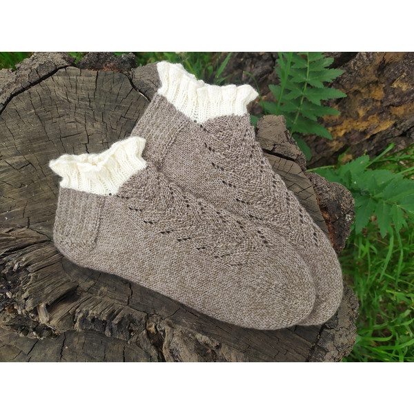 Womens-warm-hand-knitted-socks-3