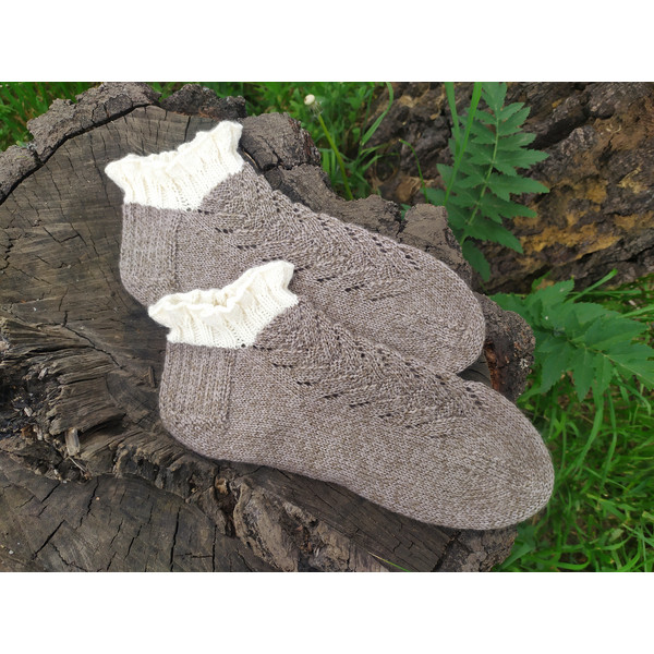 Womens-warm-hand-knitted-socks-4