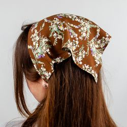 cottagecore hair kerchief. triangle ditsy floral bandana headband. pastoral style lightweight head scarf.