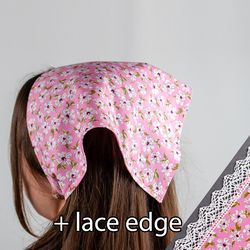 Cottagecore bandana. Pink ditsy floral lace edge kerchief. Cotton triangle head scarf with ties.