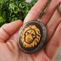 Lion Leo Cameo Photo Locket Necklace Chocolate Brown Beige Victorian Cameo Locket Keepsake Pendant Necklace Jewelry 7567