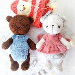 Toys polar and brown teddy bear. Crocheted toys bears. Crocheted lovers bears in sweater. Toy bears gift for couple.