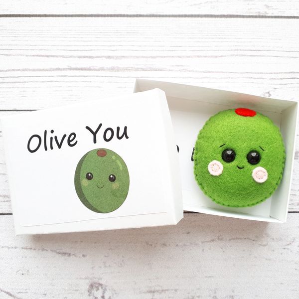 olive-pocket-hug