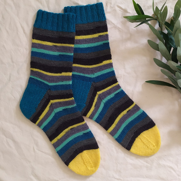 Bright-striped-handmade-knitted-socks-9