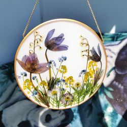 Dried flower frame, Resin round frame with pressed flower frame, resin flower decor, Flower in  resin
