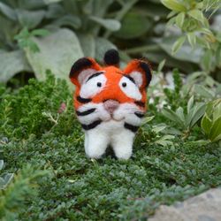 Tiger toy / Needle felted animal / Tiger figure