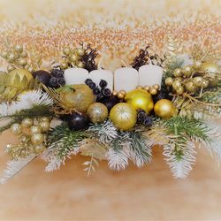 Christmas floral arrangement, Gold, black and white Christmas décor with candles, Black and gold Christmas centerpiece