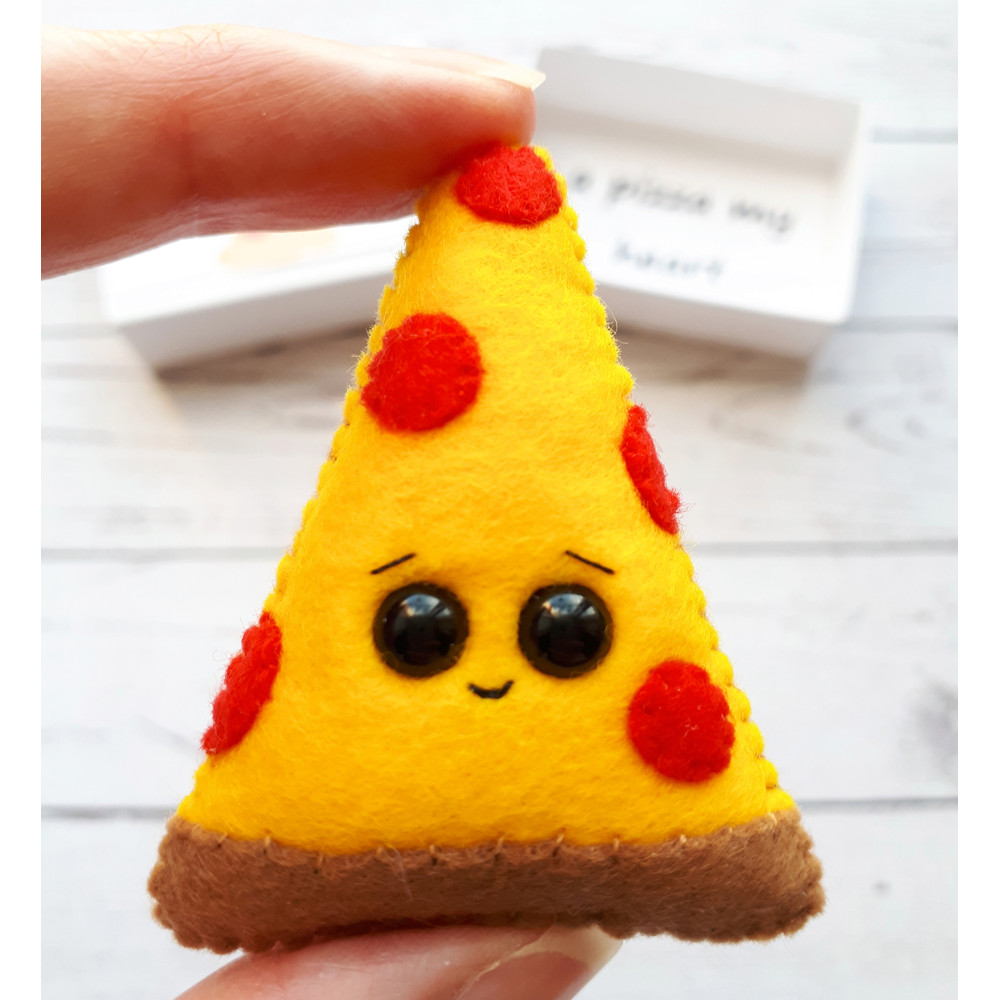 Fake-Pepperoni-pizza-Pocket-hug