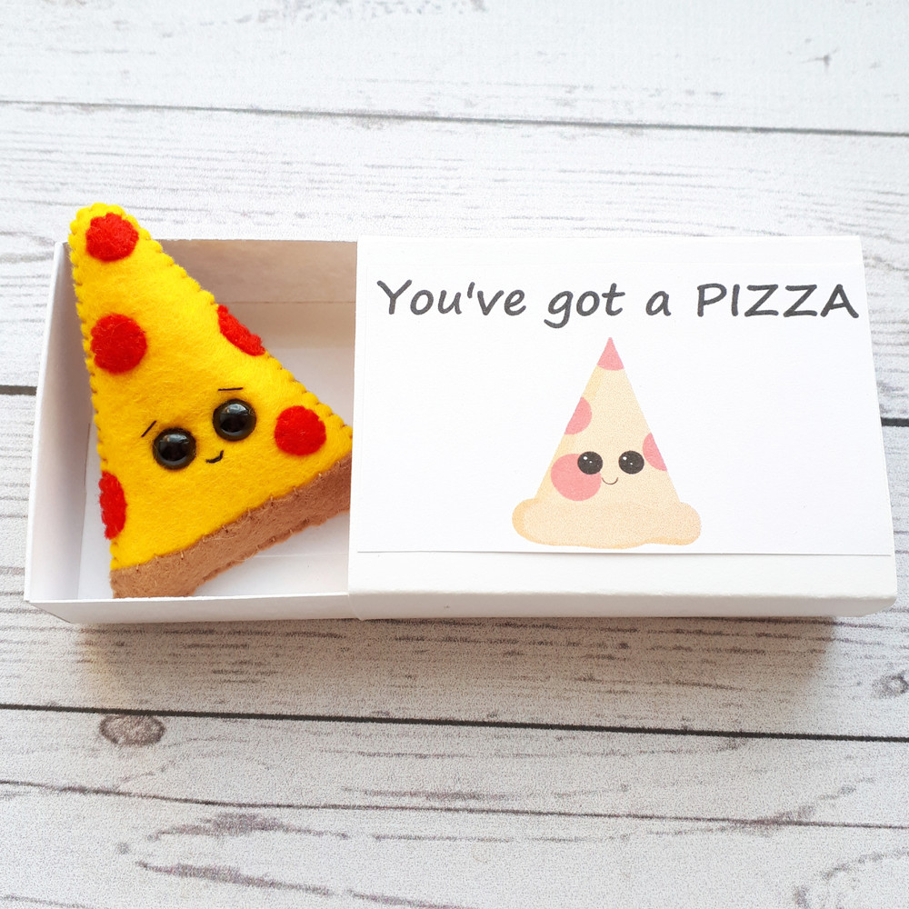 Fake-Pepperoni-pizza-Pocket-hug-6