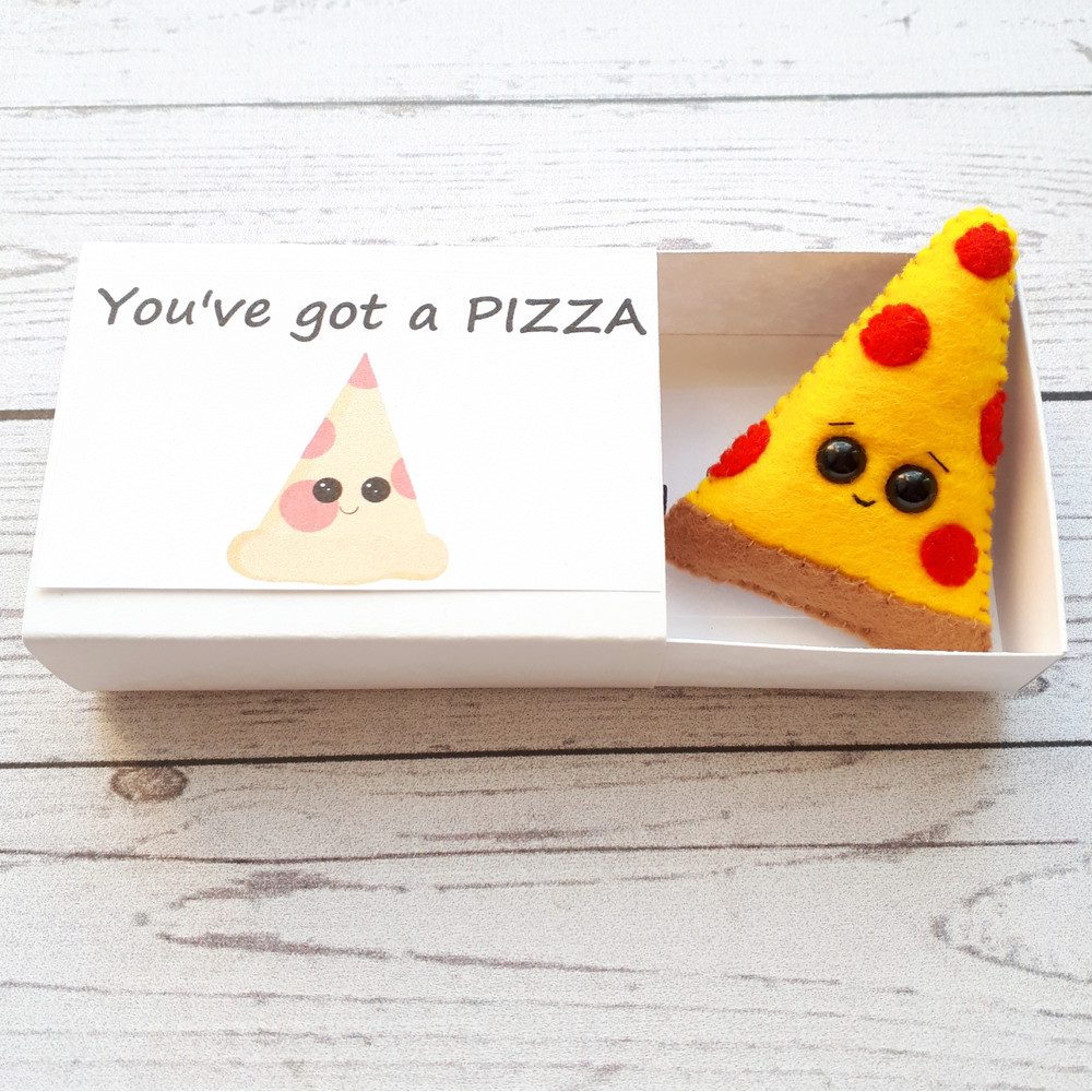 Fake-Pepperoni-pizza-Pocket-hug-12