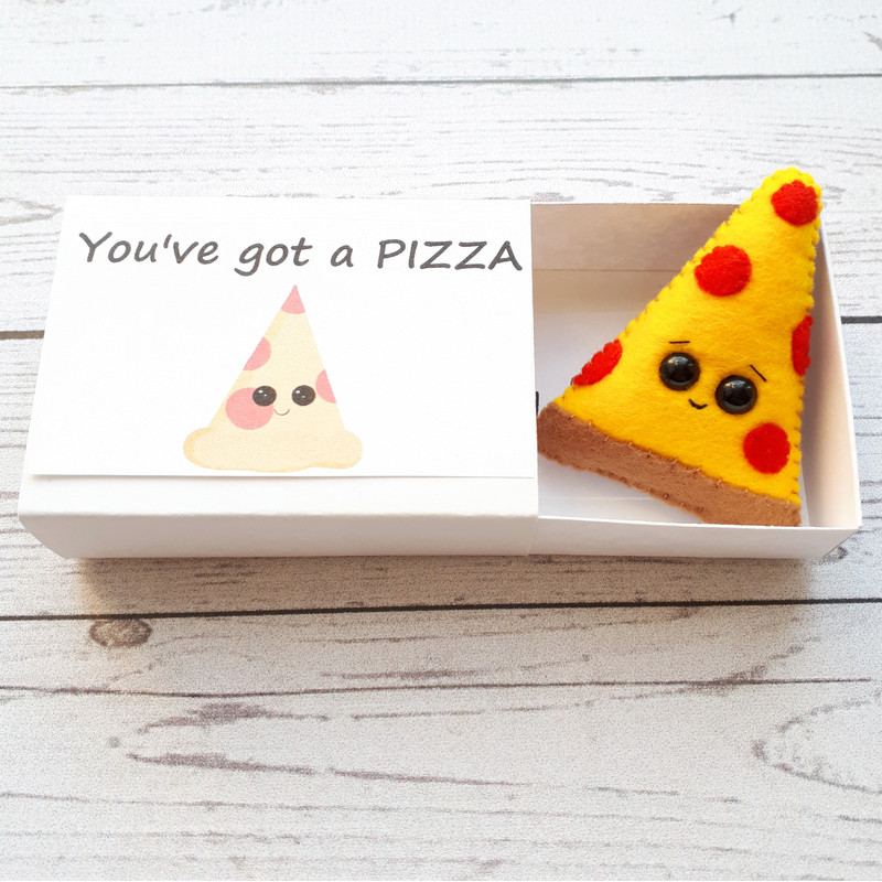 Fake-Pepperoni-pizza-Pocket-hug-12