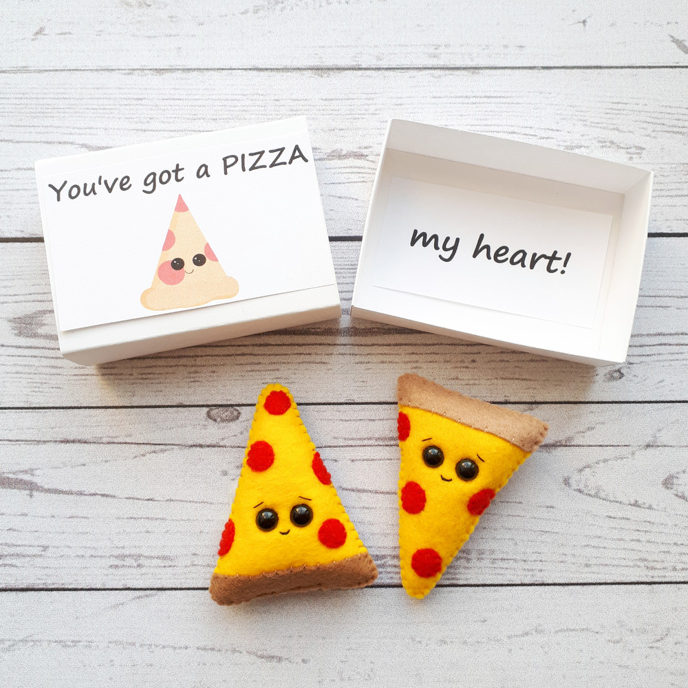 Fake-Pepperoni-pizza-Pocket-hug-13