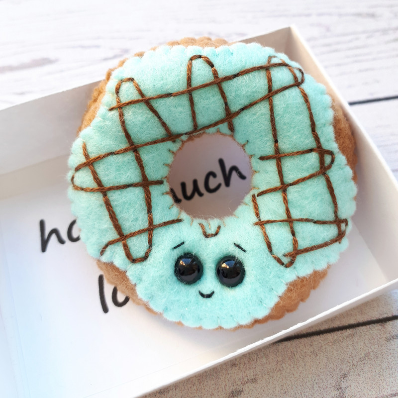 Fake-donuts-pocket-hug-love-cards