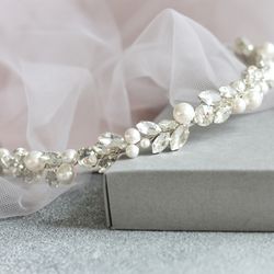 Bridal headband / Bridal hair vine pearl and crystal / Pearl wedding headband / Pearl bridal crown / Short hair hb 01