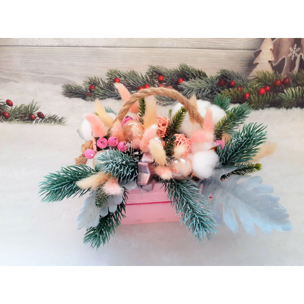Christmas-floral-basket-gift-2.jpg