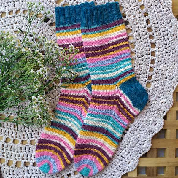Set-of-handmade-knitted-socks-3