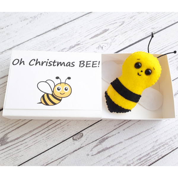 Bee-plush-pocket-hug-in-a-box