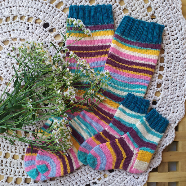 Set-of-handmade-knitted-socks-5